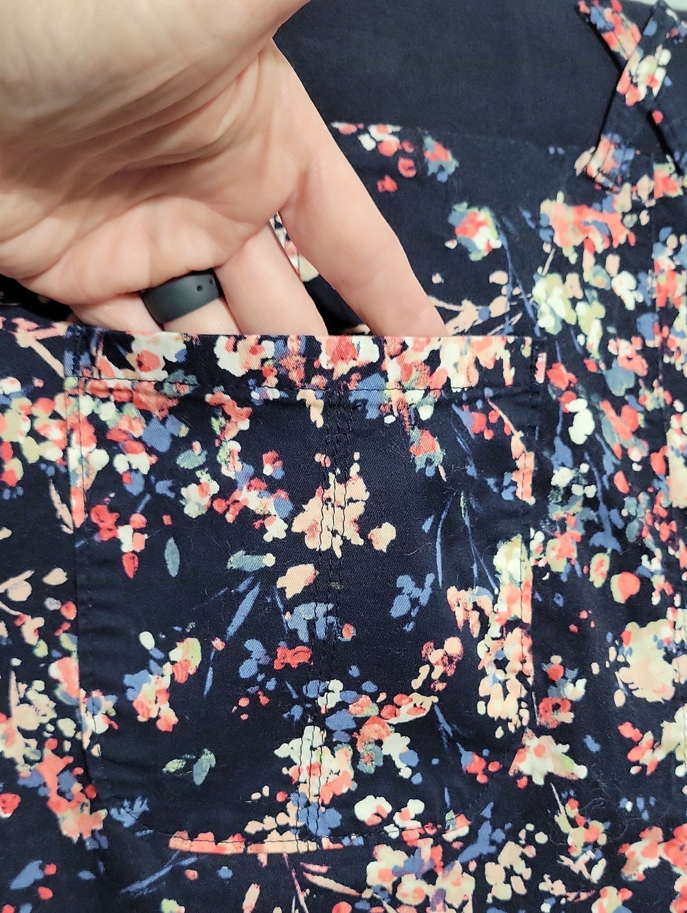 Lee Riders Women's Navy Floral Midrise Stretchy Flat Front Shorts Sz 16M - Picture 7 of 12